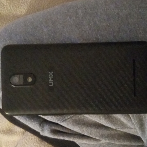 Cell phone. Umx. Model number u696cl. IMEI # 990018251562439 - Picture 3 of 5